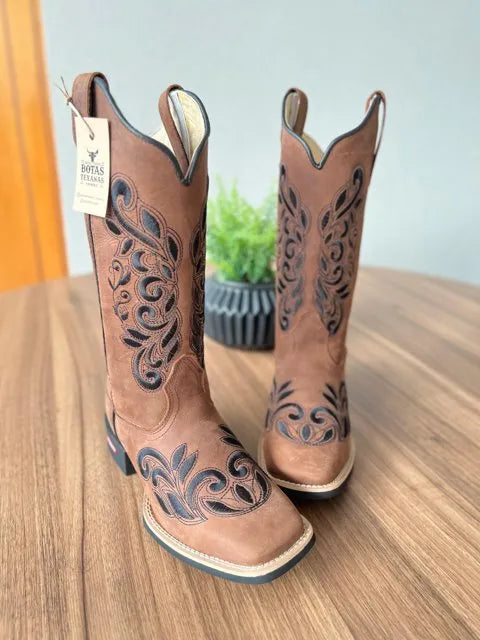 Texana Geovana - Couro Horse Nescau/ Bordado Ramos Preto - Imagem 2