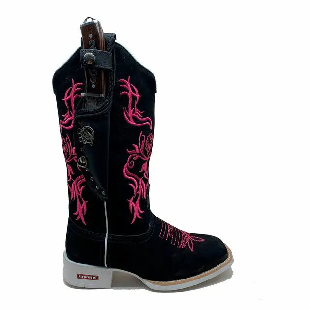 BotaFaca Primavera
- Couro Nobuck Preto | Bordado Rosa | Solado Branco - Imagem 2