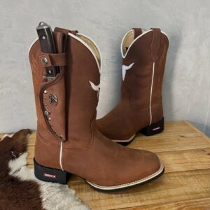 BotaFaca Touro
- Couro Crazy Horse Nescau | Bordado Ferrugem