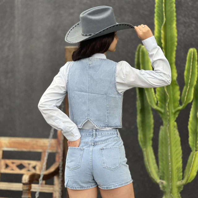 Conjunto B&C Shorts e Colete Lola Shine Delave - Imagem 2