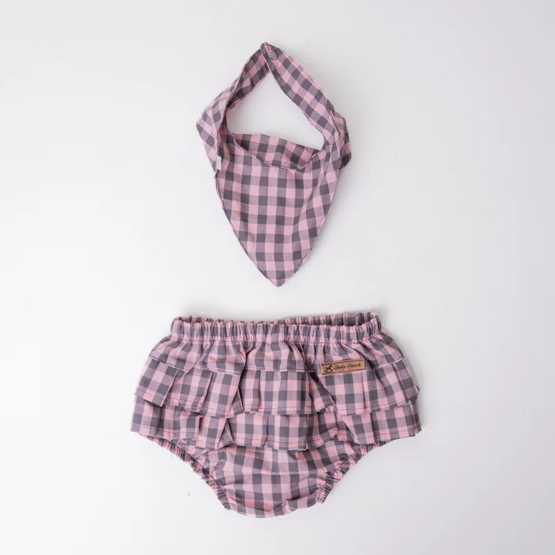 CONJUNTO TAPA FRALDA/ BANDANA FEMININO BABY RANCH - XADREZ ROSA/ CINZA